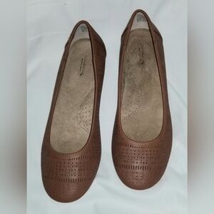 Croft & Barrow Women's Tan Perforated Flats W/ Memory Foam -Size 11M -NWOT- NEW!